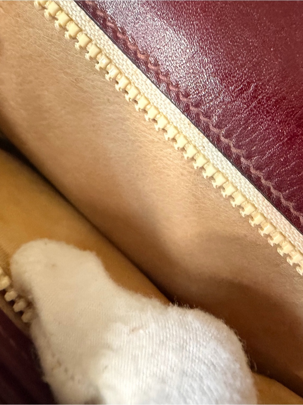 Gucci vintage Burgundy Suede Saddle Shoulder Bag with Gold Hardware - Picture 14 of 16